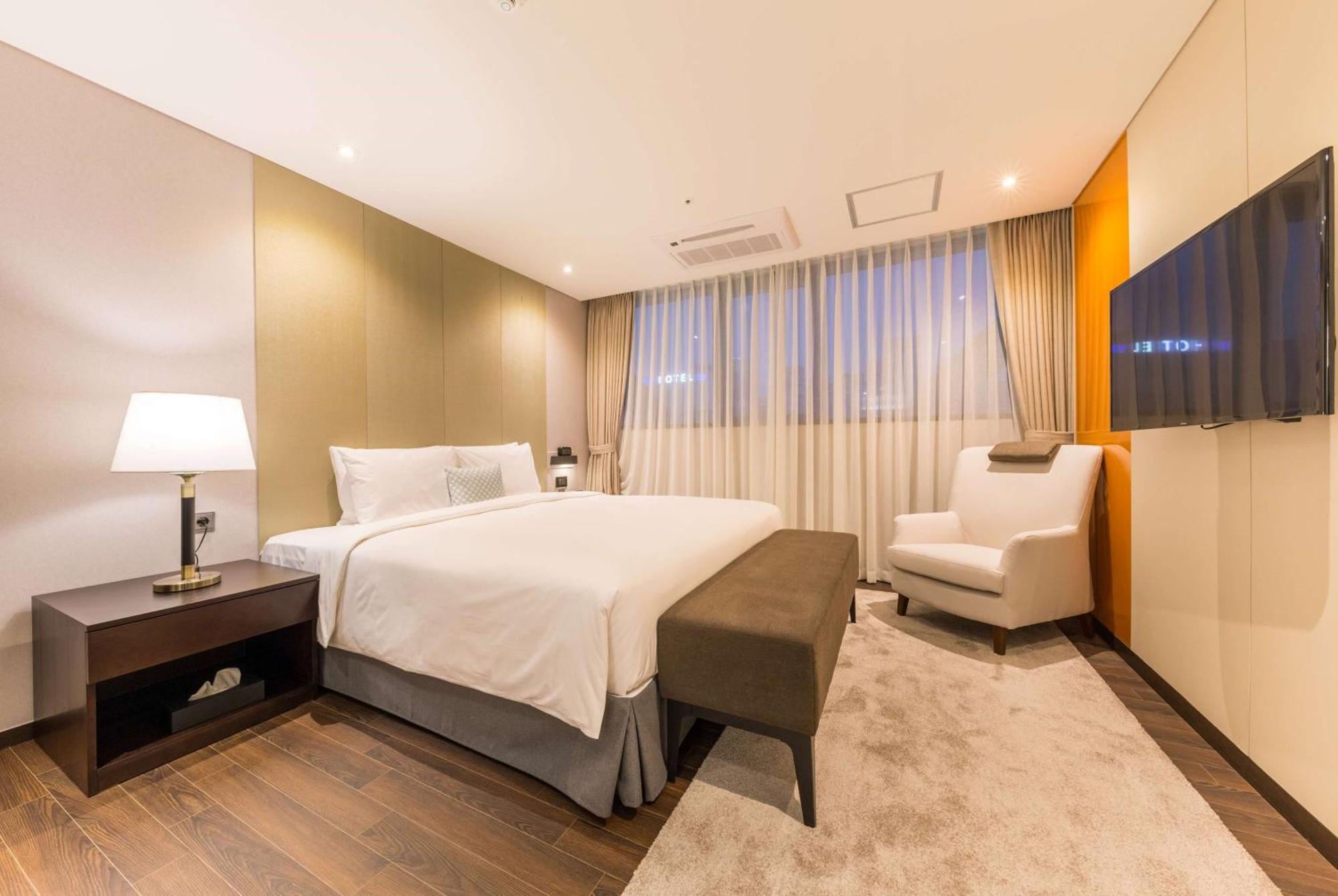 Howard Johnson By Wyndham Incheon Airport Exterior foto