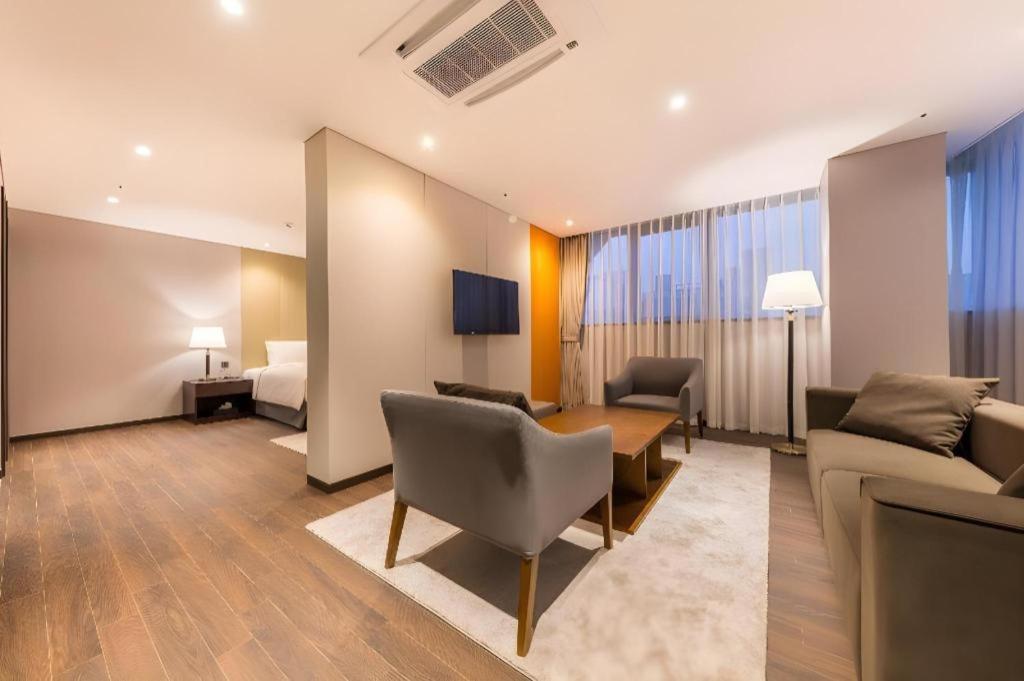 Howard Johnson By Wyndham Incheon Airport Exterior foto