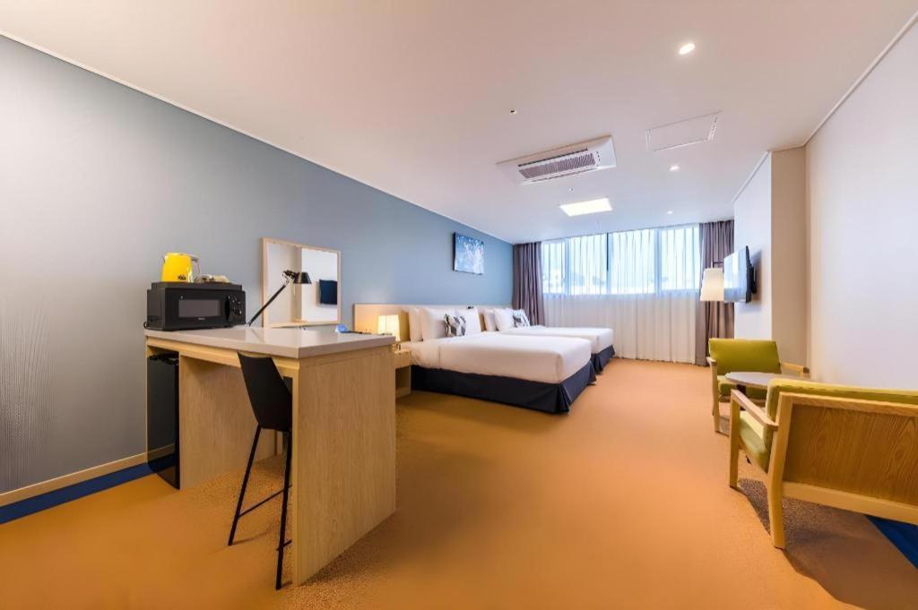 Howard Johnson By Wyndham Incheon Airport Exterior foto