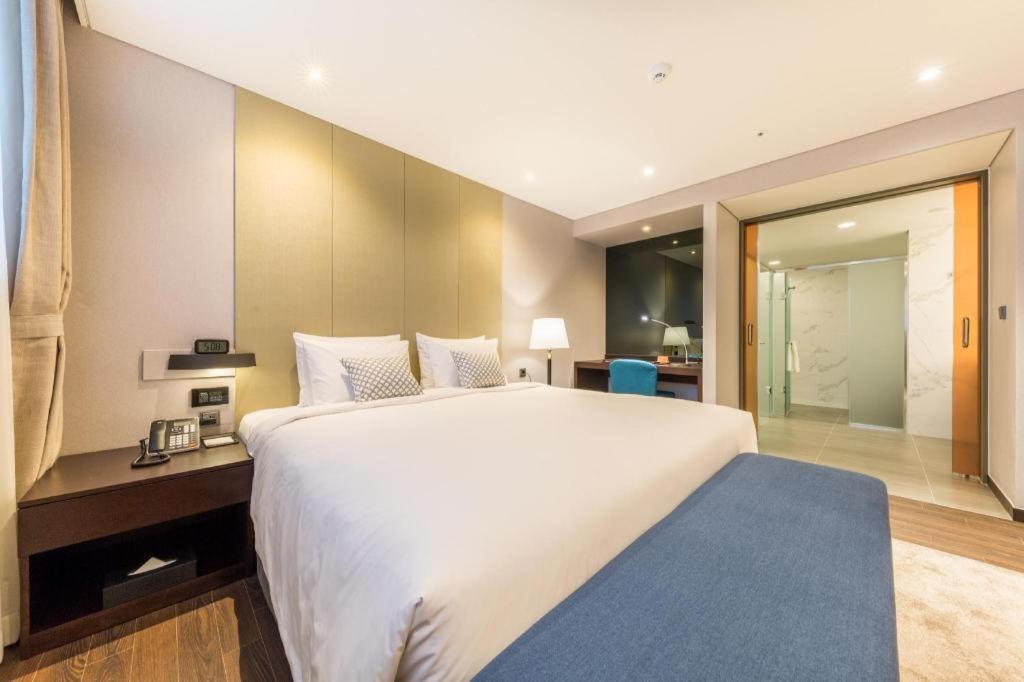 Howard Johnson By Wyndham Incheon Airport Exterior foto